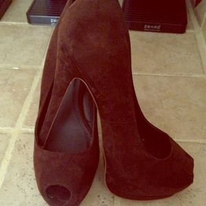 👛👛Cute Chocolate Brown Peep Toe Pumps👛👛