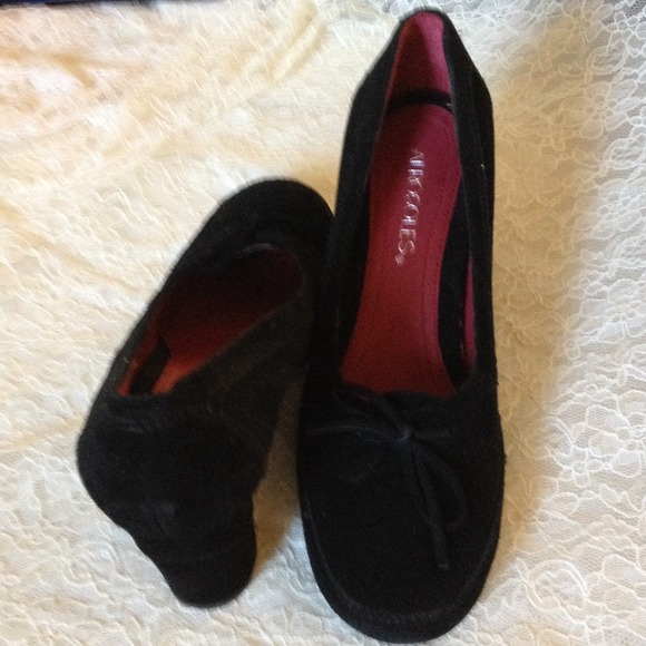 Aerosoles Black Suede Shoes..