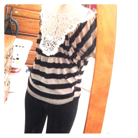 Stripped shirt with lace back