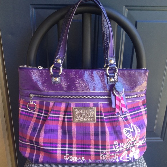 Coach Handbags - Coach Poppy purse