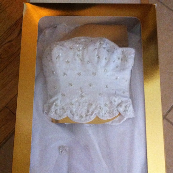 Wedding dress - Picture 2 of 4