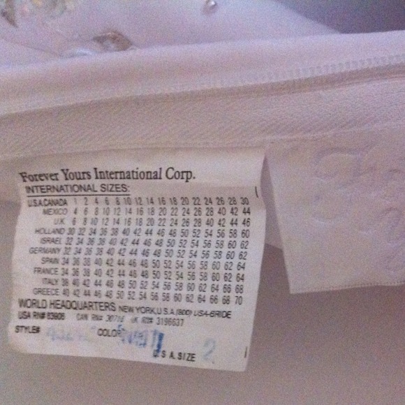 Wedding dress - Picture 4 of 4