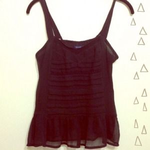 Reduced 🎉 Fun sheer black tank with cute detail