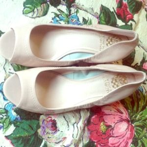 ✳️PRICE REDUCED✳️Baby Doll Pink Vince Camuto wedge