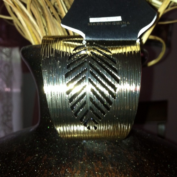 Gold cuff - Picture 2 of 4