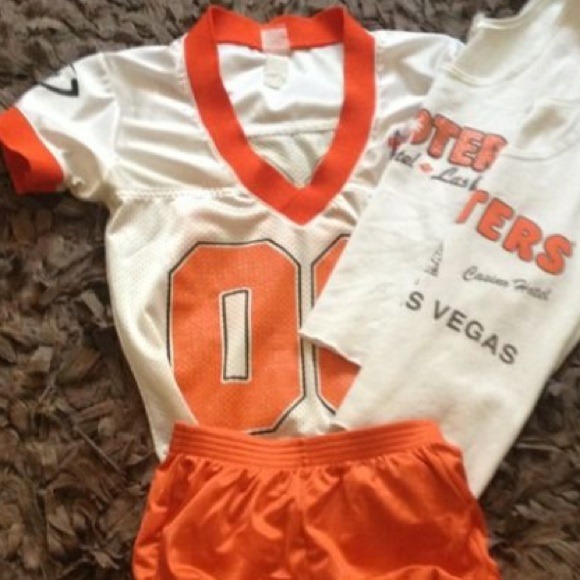 Hooters Jersey - Picture 1 of 3