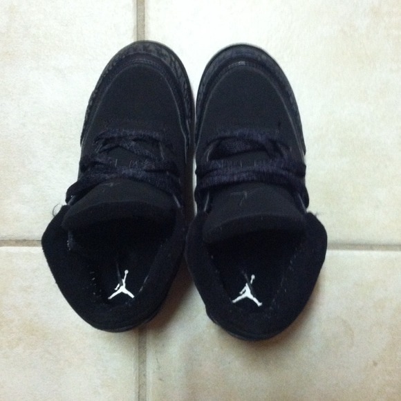 Air Jordan Retro 3s "Black cats"