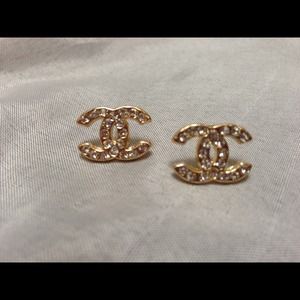 Fashion stud earrings