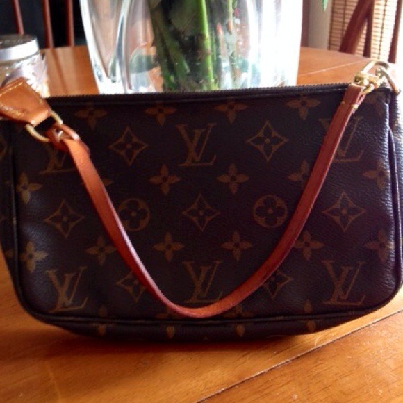 SOLD-Authentic Louis Vuitton Pouchette.