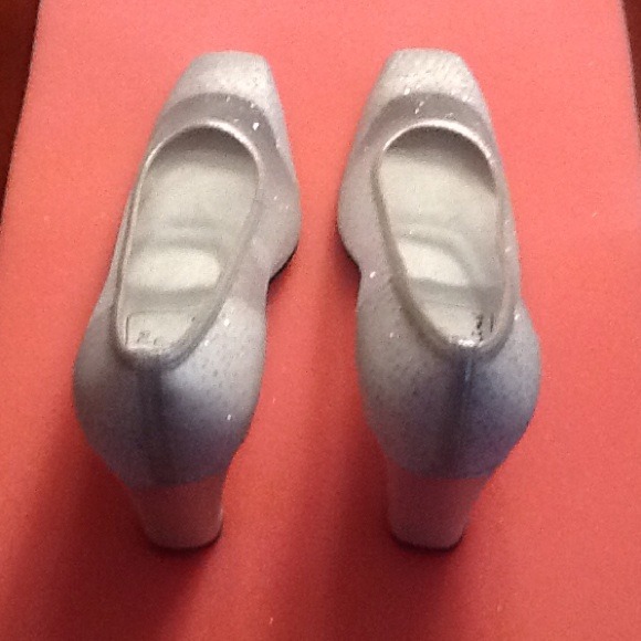 Shoes - Picture 1 of 3