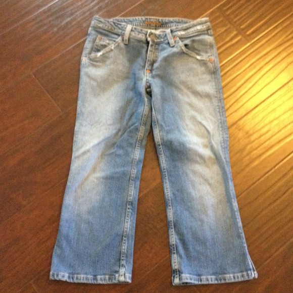 ❌SOLD IN A BUNDLE❌ Hudson capris Size 30 - Picture 2 of 4