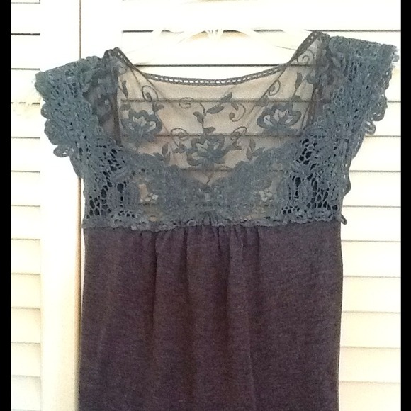 🚫SOLD IN BUNDLE🚫Grey short sleeve wrap vest - Picture 2 of 2