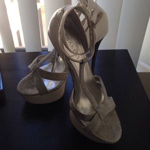 White and Silver glittery 4" heels. Brand: Bakers