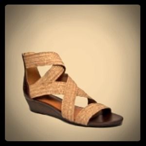 Lucky brand strappy sandals!