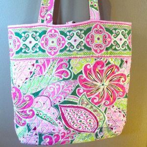 Pink,green,& white Vera Bradley bag 🌸
