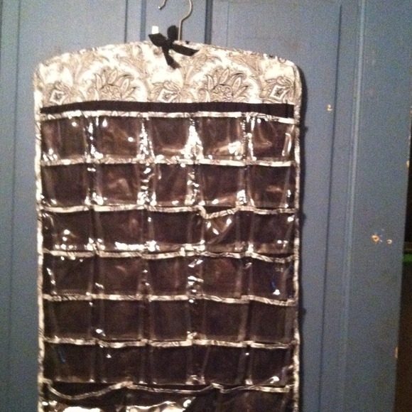 Paisley black and white organizer !