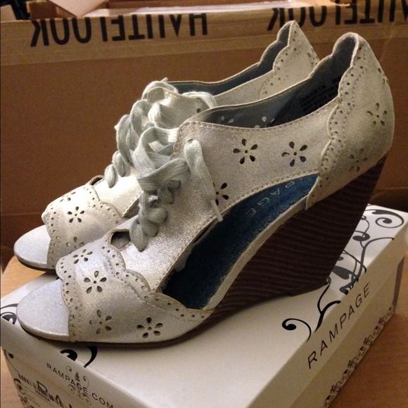 Rampage Jakarta Silver Wedge NIB - Picture 2 of 4