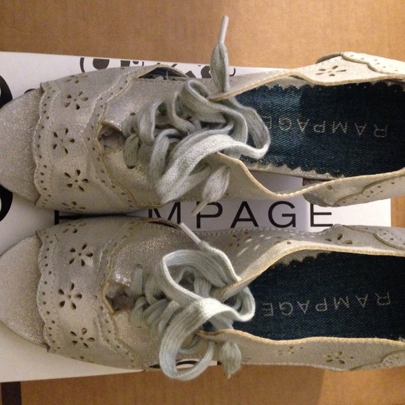 Rampage Jakarta Silver Wedge NIB - Picture 3 of 4