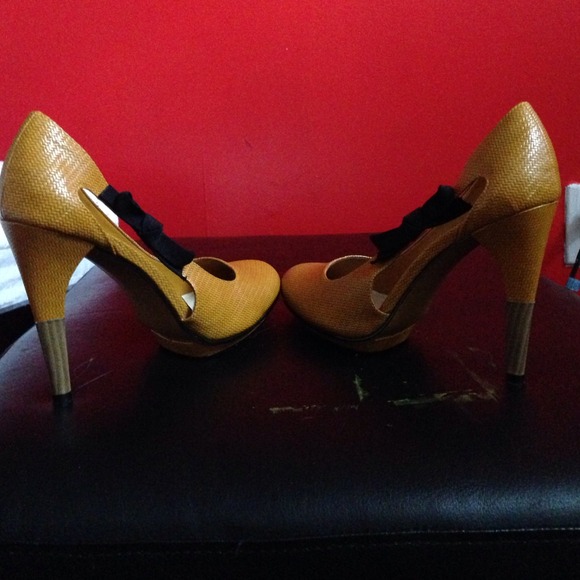 heels - Picture 3 of 3