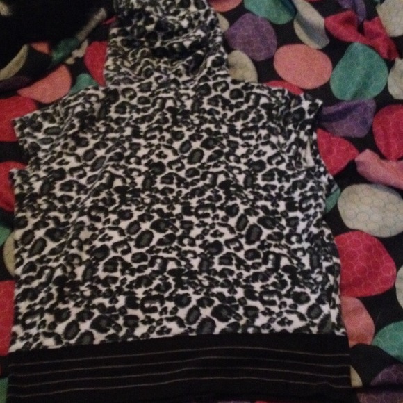 Black white leopard hoodie - Picture 2 of 4