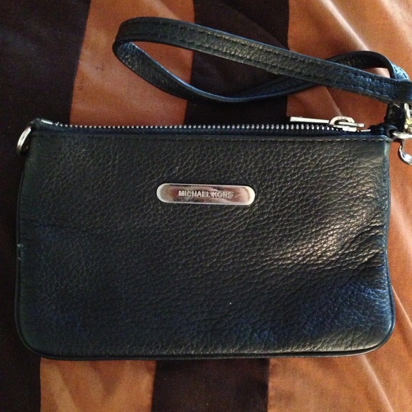 SOLD❗❗❗Michael kors wristlet