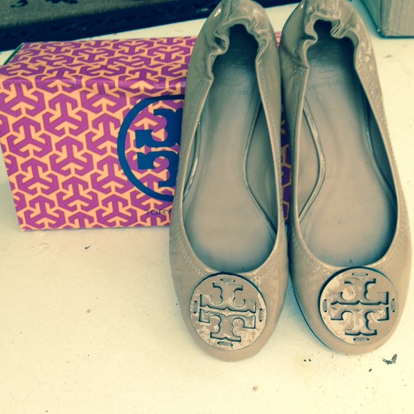 🎁NWT🎅 Tory Burch Reva patent flats!!