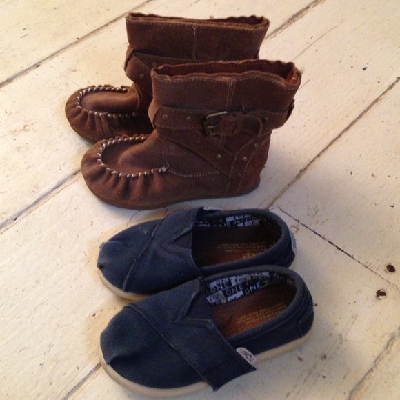 Toddler girls sz7 TOMS & brown fringe boots bundle