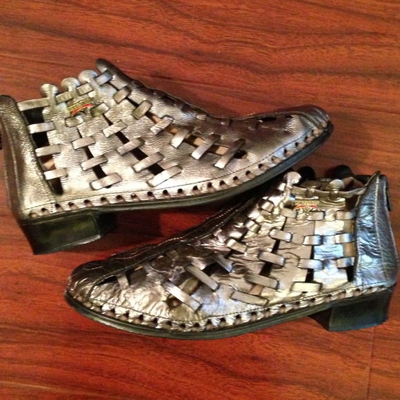 Sold👌PIkolinos Metallic Leather Ankle Boot