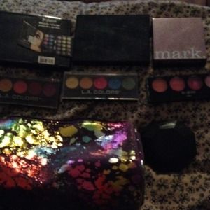 Assorted makeup bundle :3