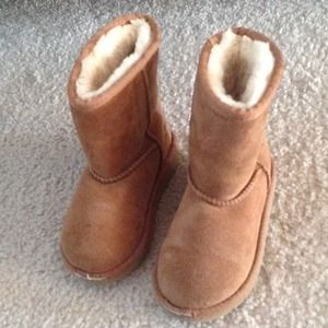 Toddler Uggs RESERVED FOR @jennskloset