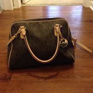 Authentic Michael kors bag "HOLD"