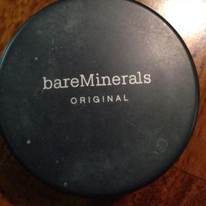 Bare minerals powder