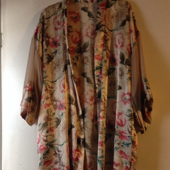 💐🌺🌻🌸Satin Floral Robe💐🌺🌻🌸 - Picture 2 of 2