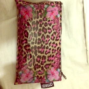 amika hair straightener