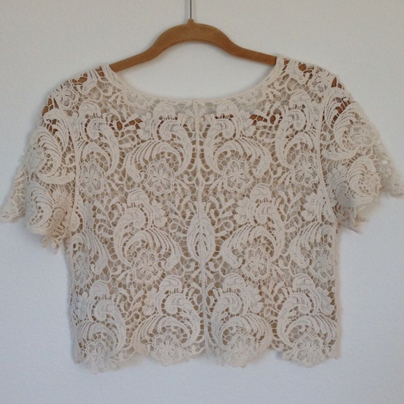 💢SOLD💢Cream lace top - Picture 2 of 2
