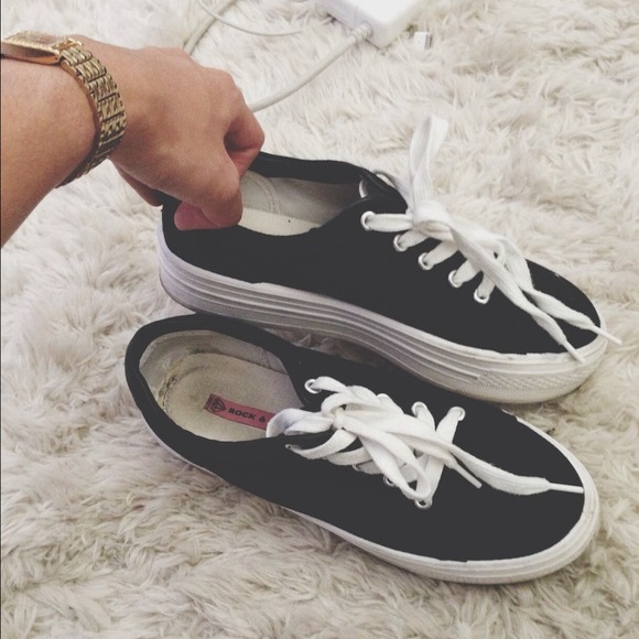 🍍ON SALE🍍Black & white platform shoes.
