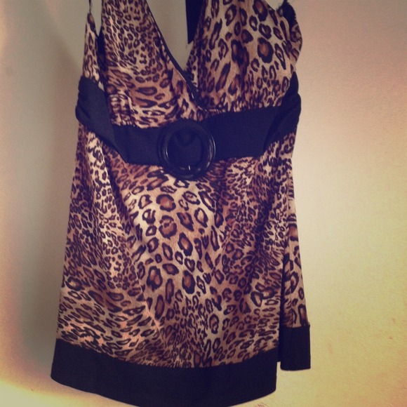 ✨✨✨Cheetah Print Halter Top✨✨✨