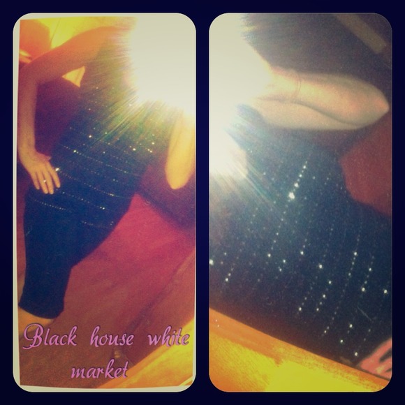 Black house white market small tank