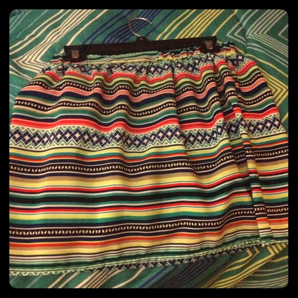 Cute colorful printed skirt! Never worn before!