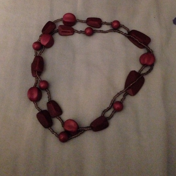 Cute chunky brown necklace!