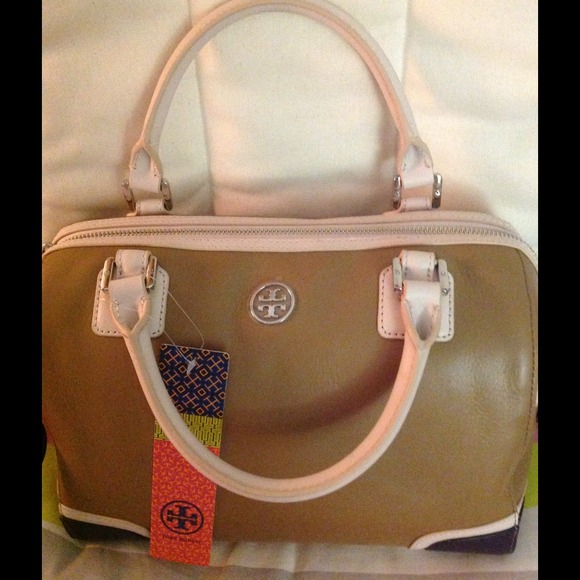 🚫🚫SOLD!! 🚫🚫Tory Burch Robinson Middy Satchel