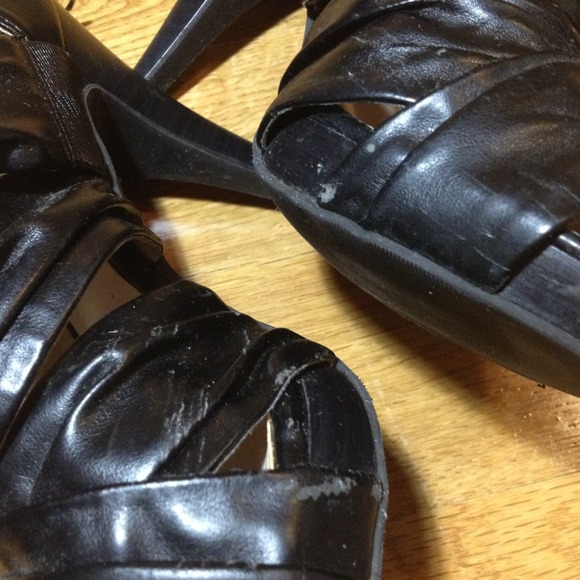 Sexy/Edgy Black Heels!! - Picture 4 of 4