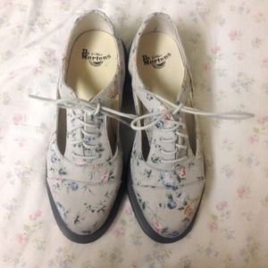 Dr martens Carrie floral cut out oxfords new 5