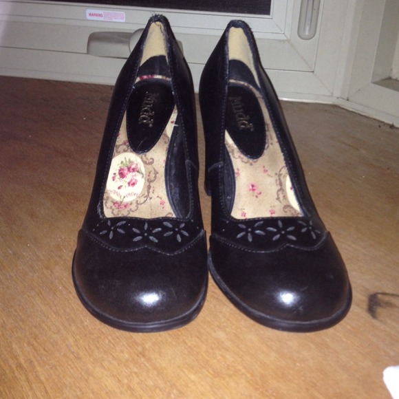 🚨SOLD🚨 Black Mudd Heels