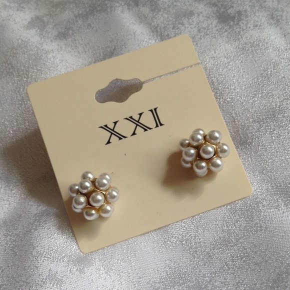 Pearly Earrings