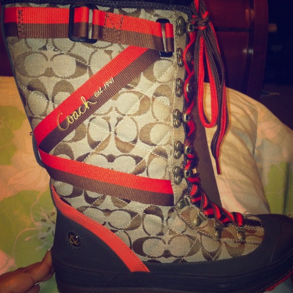 💯Authentic Coach snow boots price ✂️$105⬇️$98