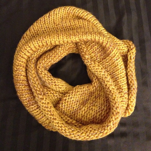 🚫SOLD IN BUNDLE🚫wrap scarf
