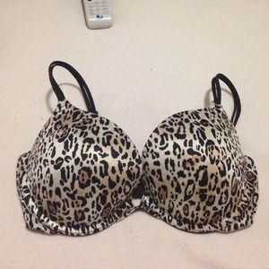 34D bra from Victoria's Secret, barely used