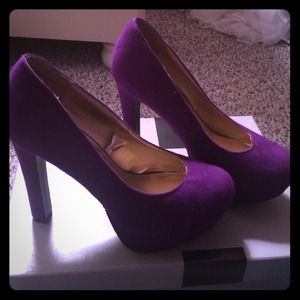 Purple platform pumps
