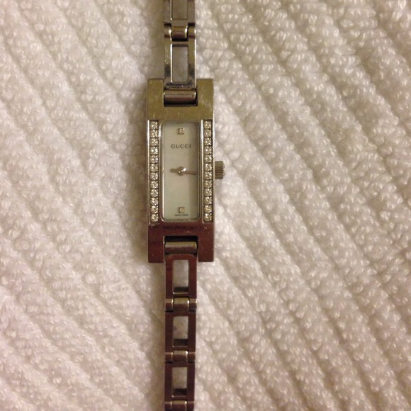 Gucci 3900L Mother of Pearl & Diamond Watch
